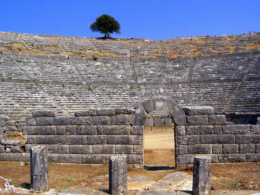 Εγκαταλελειμμένο το αρχαίο θέατρο της Δωδώνης