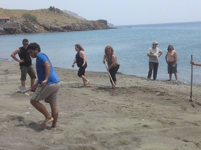 Εθελοντικός καθαρισμός στην παραλία του Λέντα
