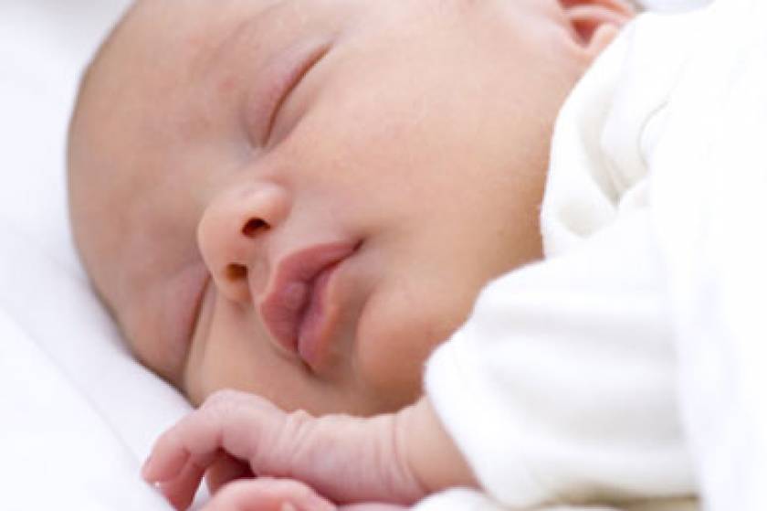 Τα μωρά, ακόμα και στον ύπνο, αντιλαμβάνονται τα συναισθήματα των γύρω τους
