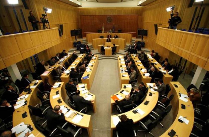 Αποδοκιμασία κυβερνητικών στελεχών έξω από την Κυπριακή Βουλή