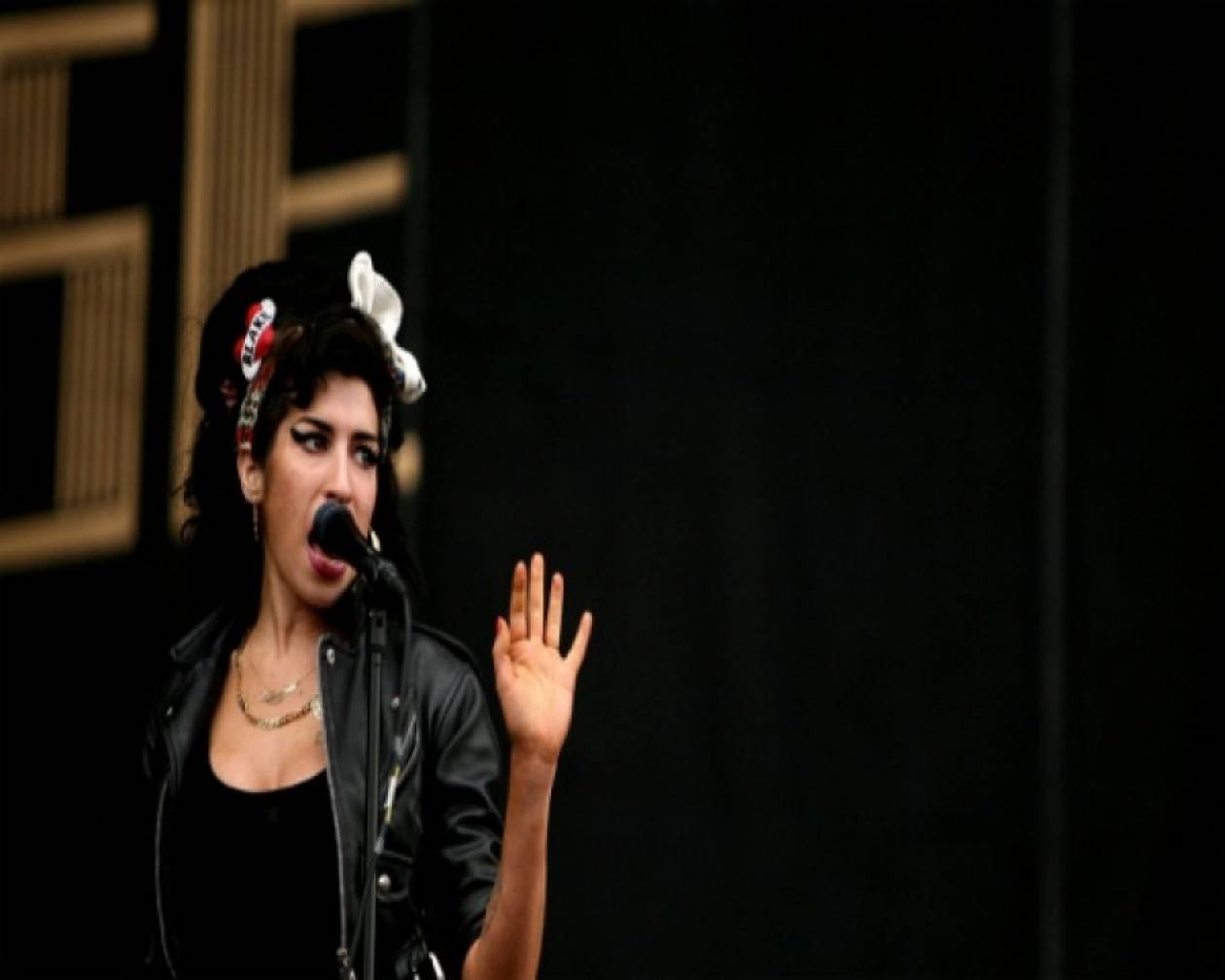Ο θάνατος της Amy Winehouse μέσα από το Internet