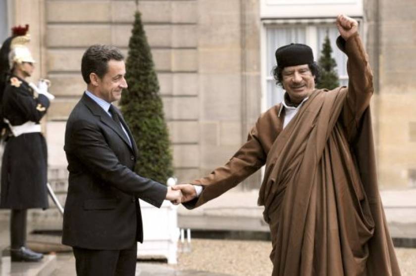 Ο Σαρκοζί καλεί τον Καντάφι να παραδοθεί