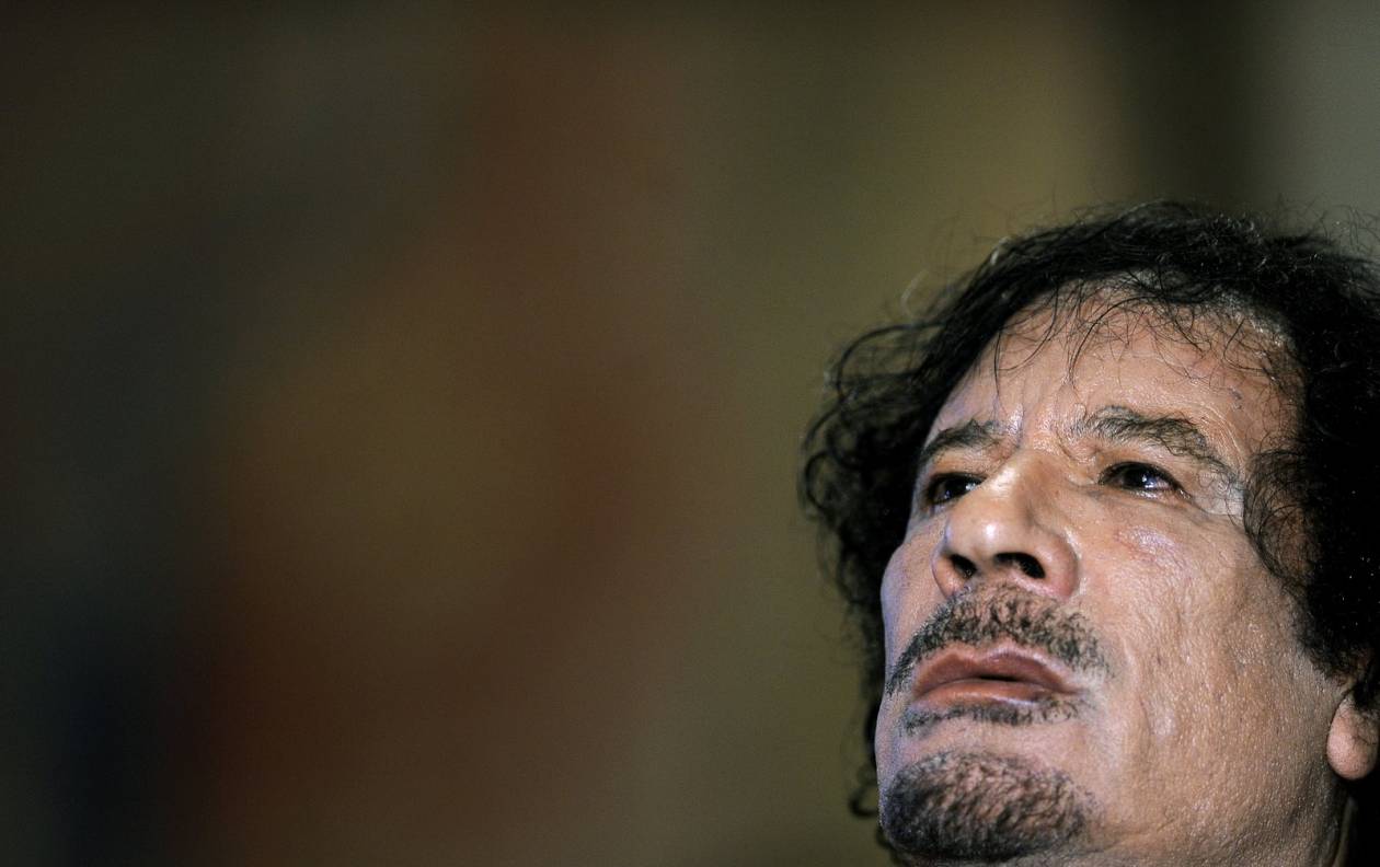 Μουαμάρ Καντάφι: Καταζητείται νεκρός ή ζωντανός