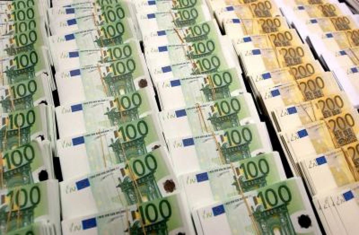 Έκρυβε στη ζώνη της μισό εκατ. ευρώ