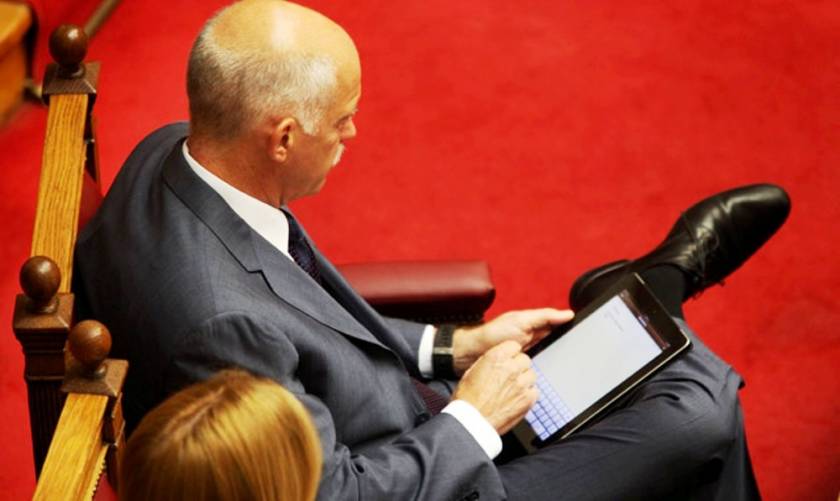 Παντού με το iPad ο πρωθυπουργός