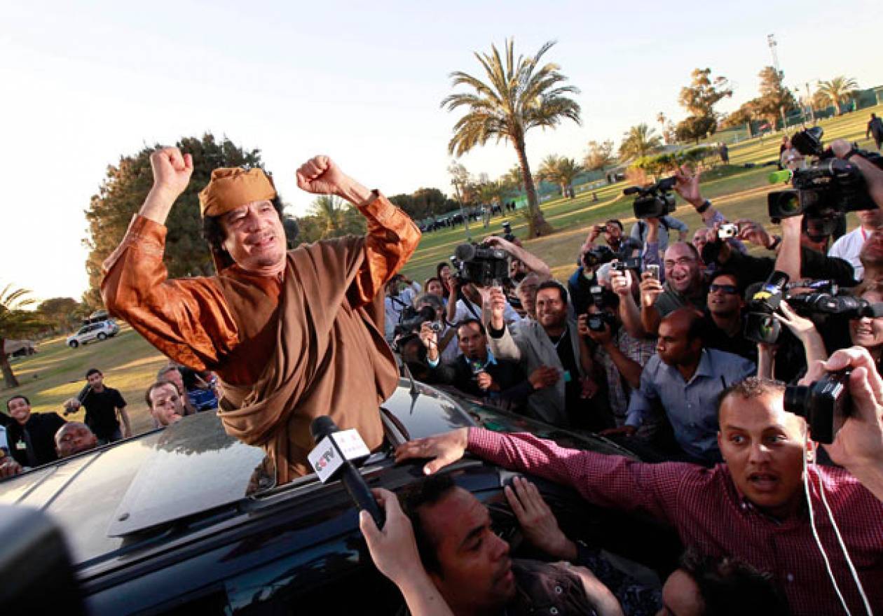 Η Χάγη ζητά «κόκκινο σήμα» για τον Καντάφι