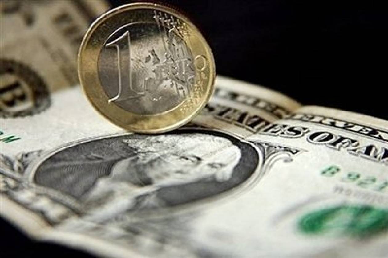 Οριακή πτώση του ευρώ έναντι του δολαρίου