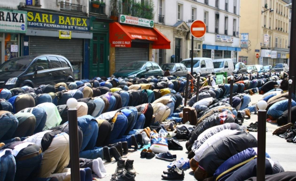 Γαλλία: Σε εφαρμογή η απαγόρευση της προσευχής στο δρόμο