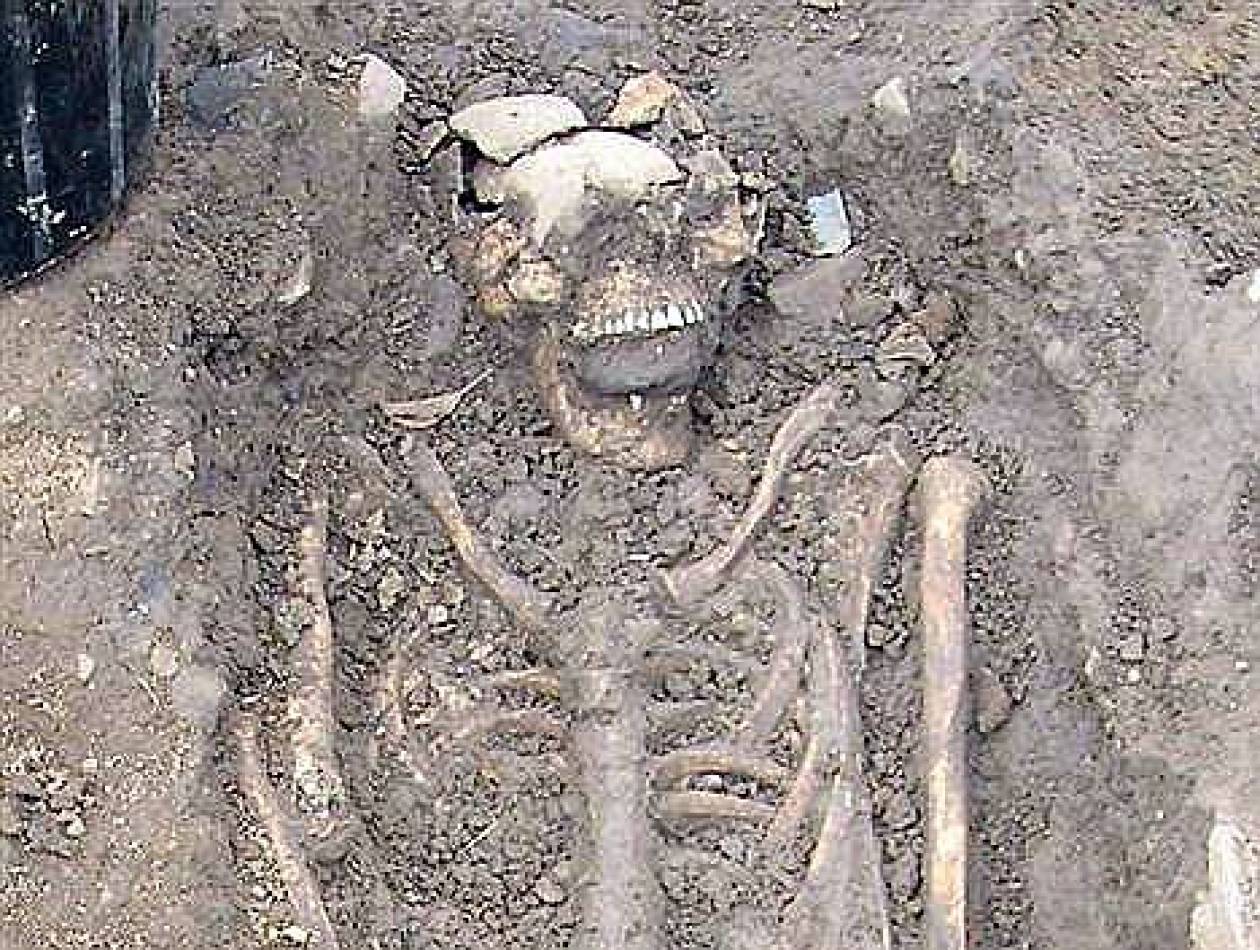 Μεσαιωνικό νεκροταφείο με σκελετούς-ζόμπι