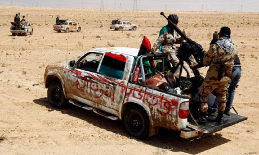 Οι δυνάμεις του Καντάφι χάνουν τις πόλεις της ερήμου