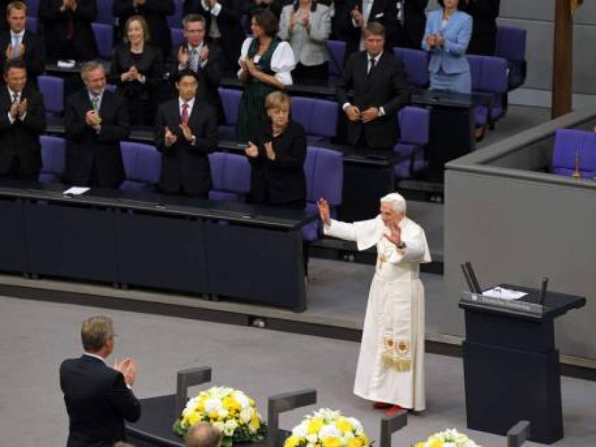 Η Μέρκελ «καθησύχασε» τον Πάπα για την κρίση στη ευρωζώνη