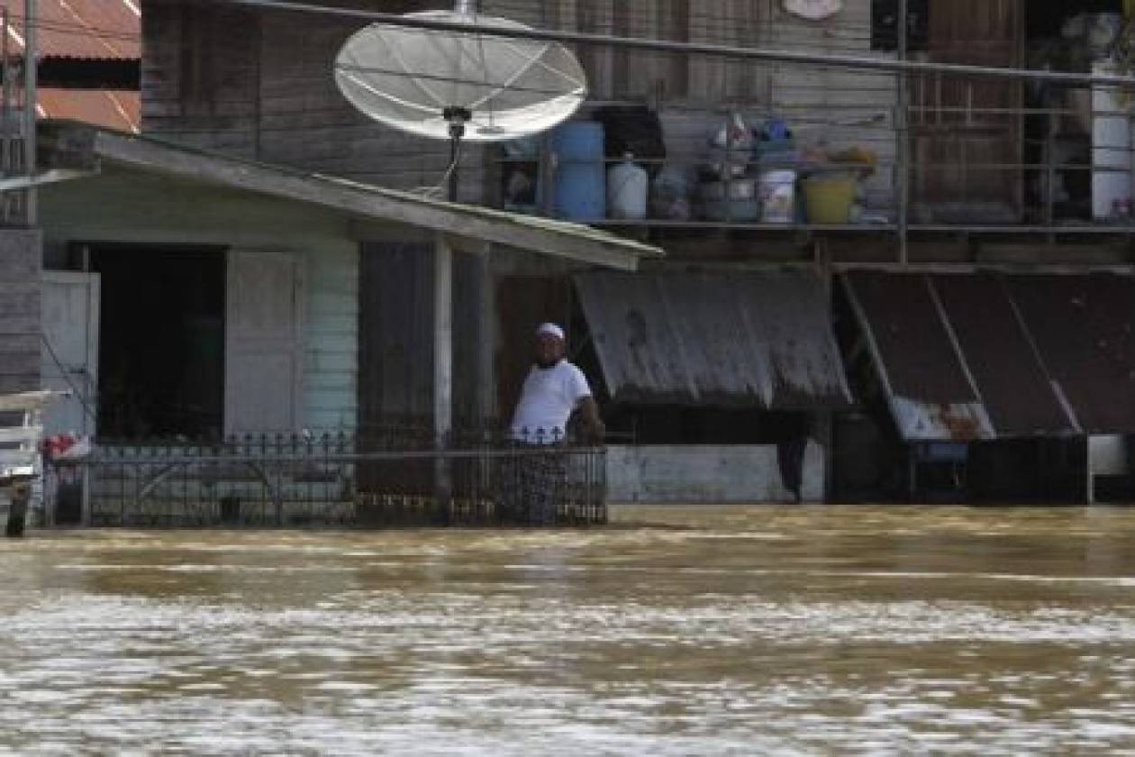 Αυξάνεται ο αριθμός των θυμάτων από τις πλημμύρες