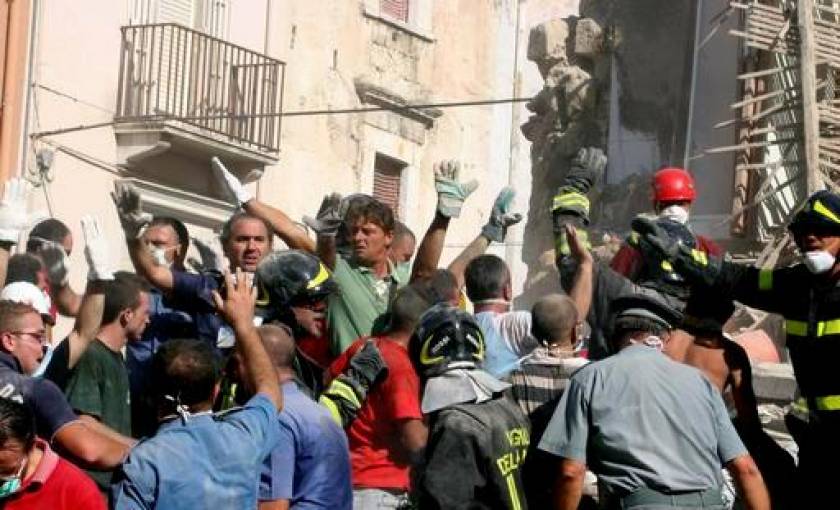 Ιταλία: Πέντε νεκροί στα συντρίμμια κτηρίου