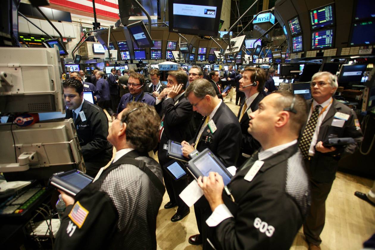 Πτώση του Dow Jones και άνοδο του Nasdaq έκλεισε η Γουόλ Στριτ