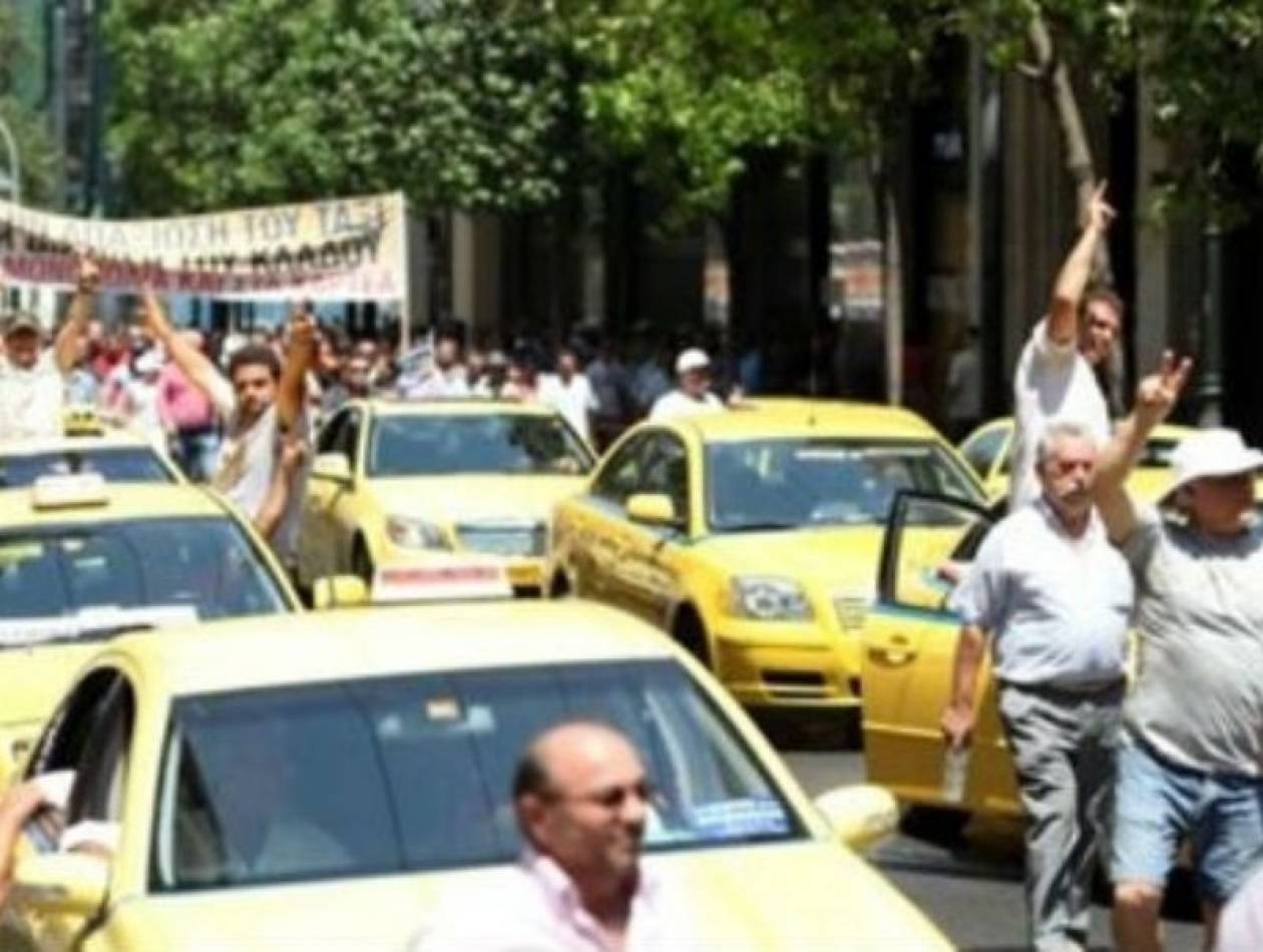 Κατάληψη του υπουργείου Μεταφορών από ταξιτζήδες