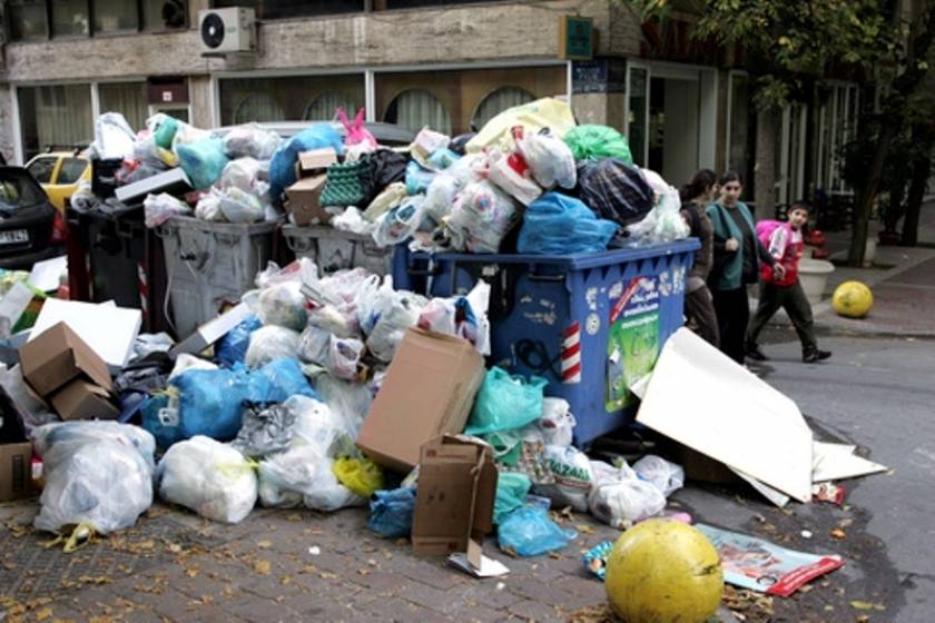 Ιδιώτες μαζεύουν τα σκουπίδια στην Αθήνα