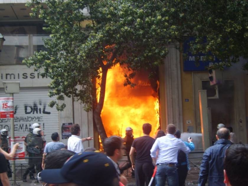Καίγεται η Αθήνα