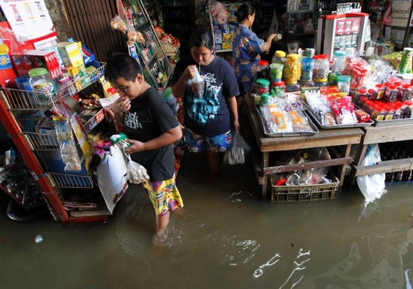 Απειλείται το αεροδρόμιο της Μπανγκόκ από τις πλημμύρες