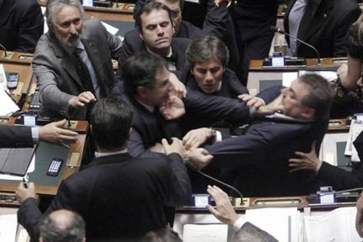«Στα χέρια» πιάστηκαν στην Βουλή της Ιταλίας