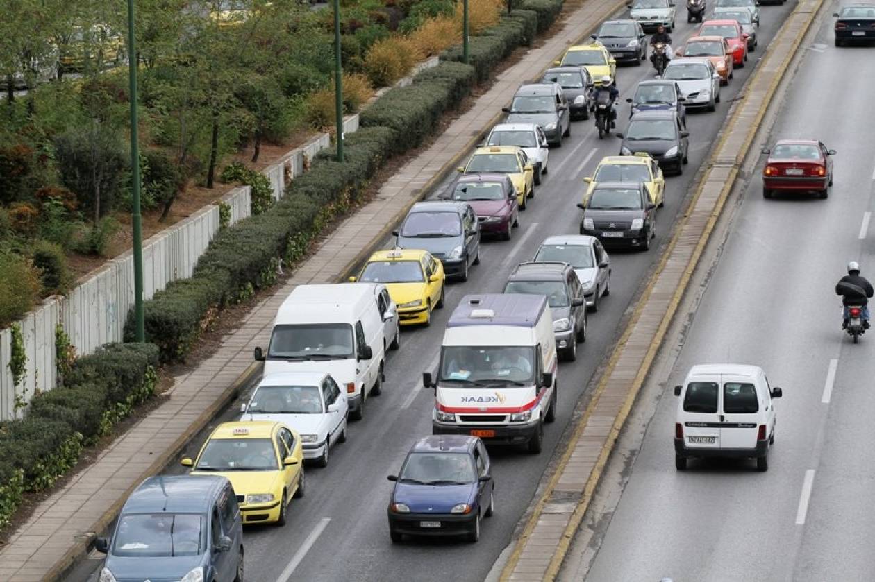 Μετ’ εμποδίων η κίνηση στην έξοδο της Αθηνών-Κορίνθου