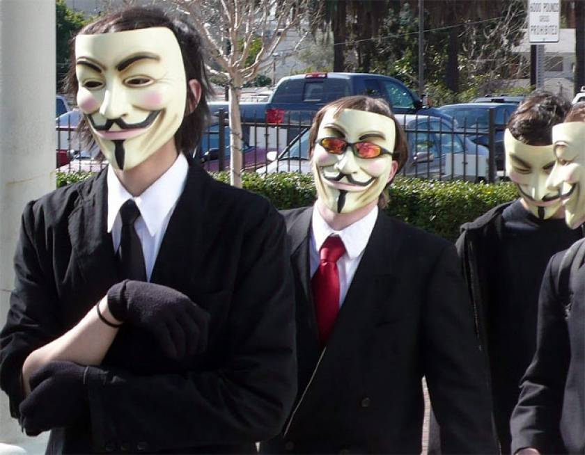 Οι Anonymous απειλούνται με εμφύλιο