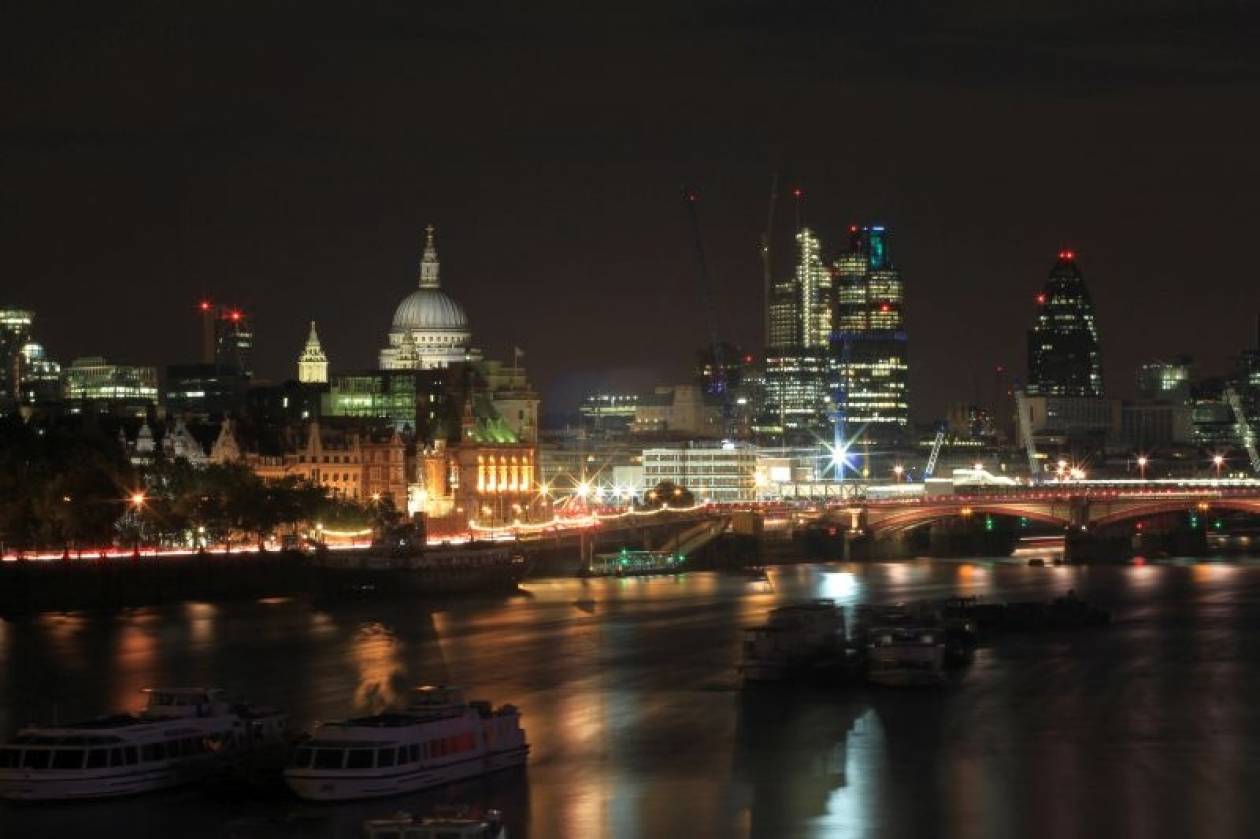 Τα ελληνικά μετρητά «πλημμυρίζουν» το Λονδίνο