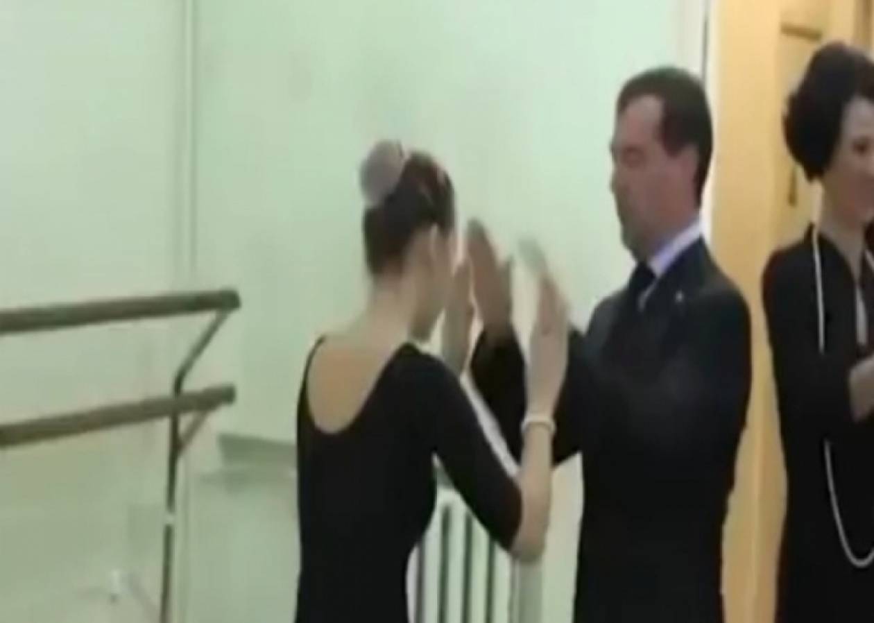 Ο «χορευταράς» Medvedev, χορεύει τα... παπάκια