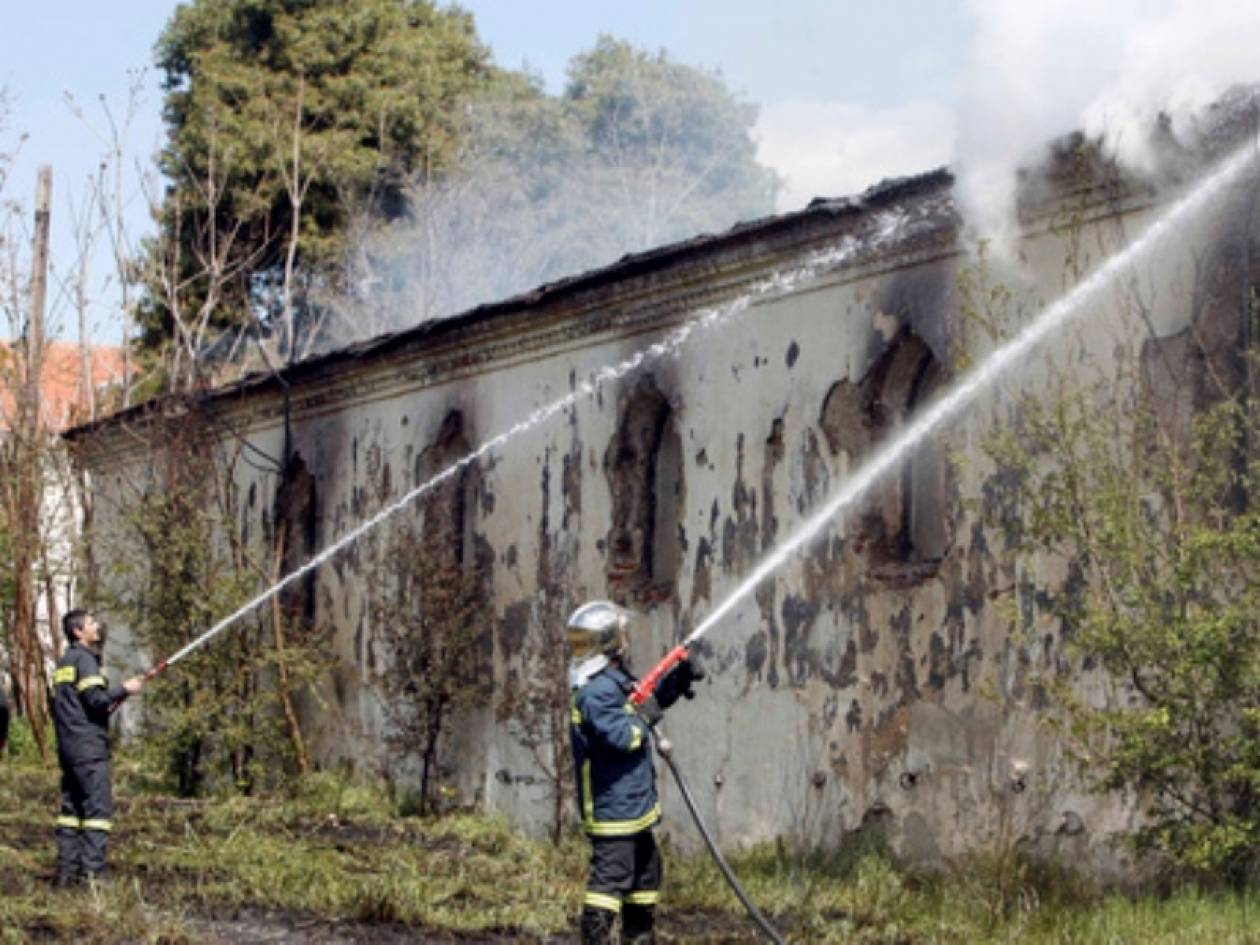 Κατασβέστηκε η φωτιά στο πρώην στρατόπεδο «Παύλος Μελάς»