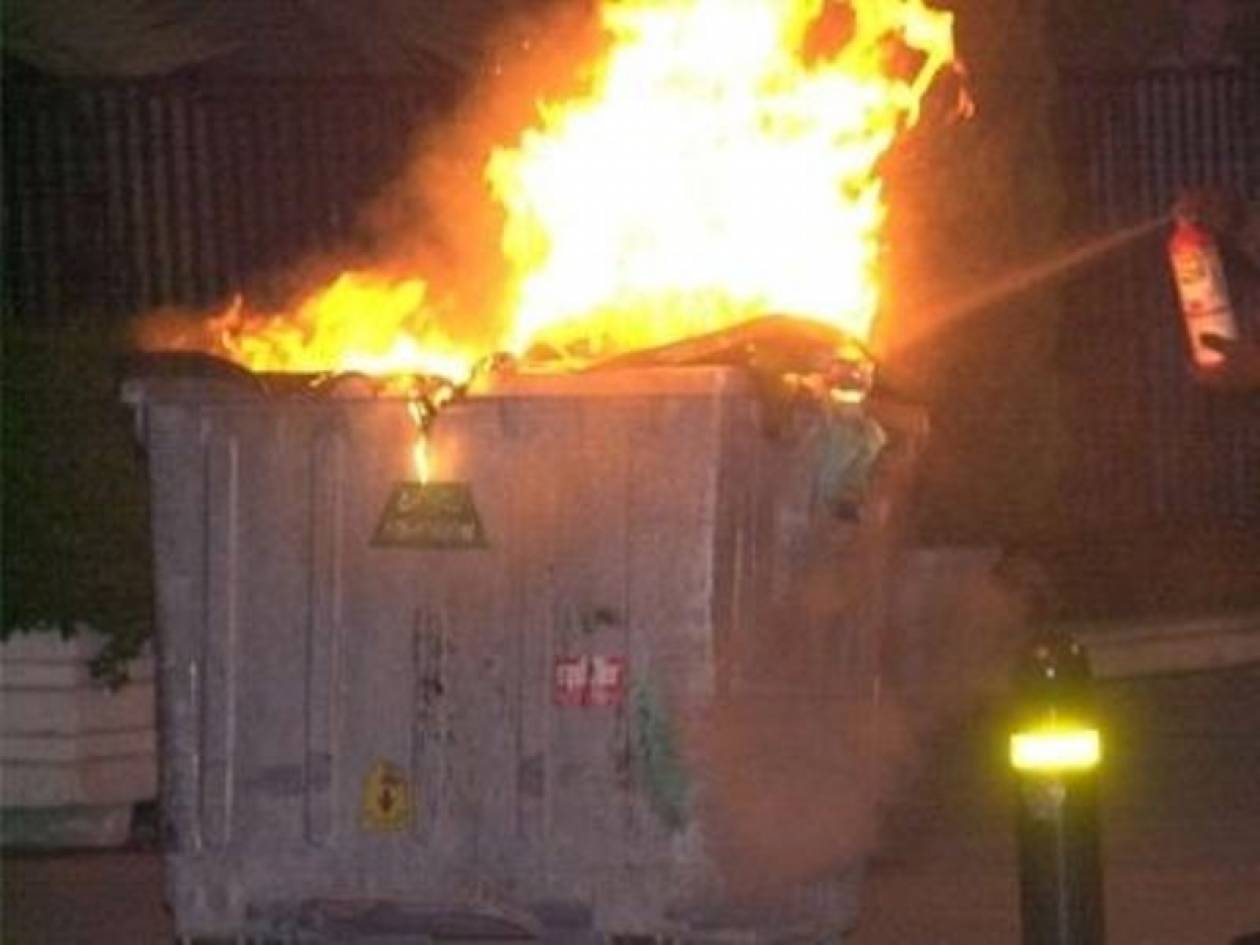 Μήνυση του δήμου Λάρισας σε νεαρούς που έκαψαν κάδους