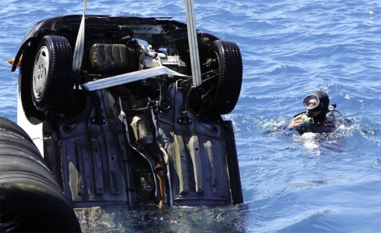 Σάμος: Οδηγός έπεσε με το αυτοκίνητο στη θάλασσα