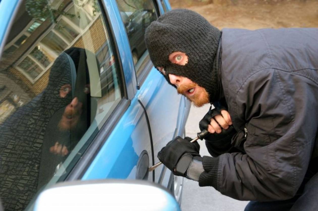 Συνελήφθησαν διαρρήκτες αυτοκινήτων στη Γλυφάδα