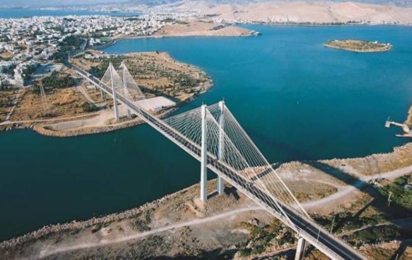 Βουτιά θανάτου από τη γέφυρα Χαλκίδας για έναν 30χρονο