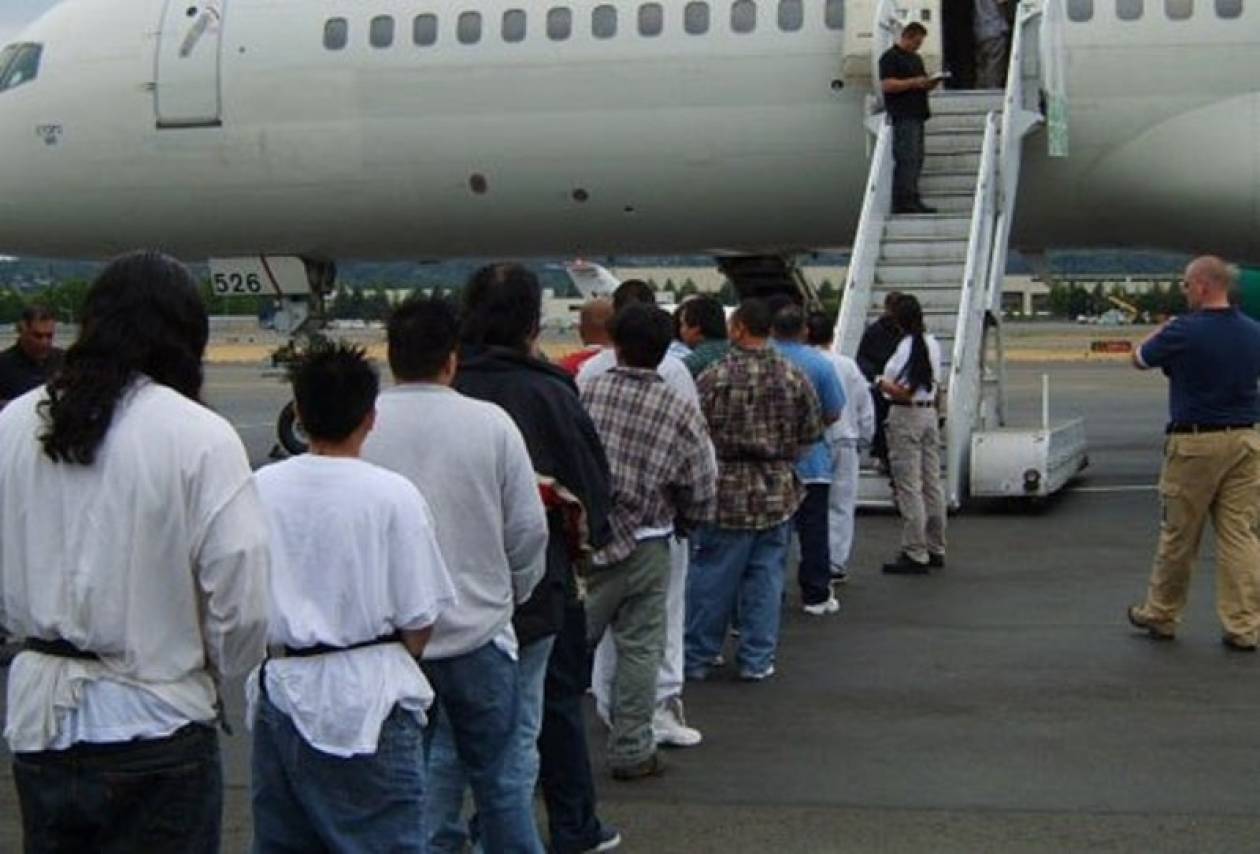 Απέλαση 107 αλλοδαπών στις χώρες καταγωγής τους