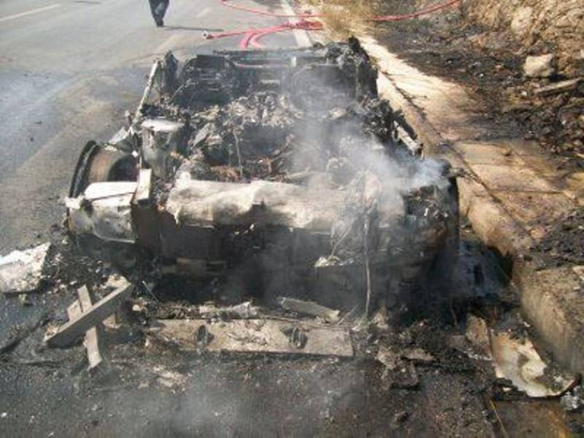 Φωτιά ξέσπασε σε οχήματα  στον οδικό άξονα Φαρσάλων