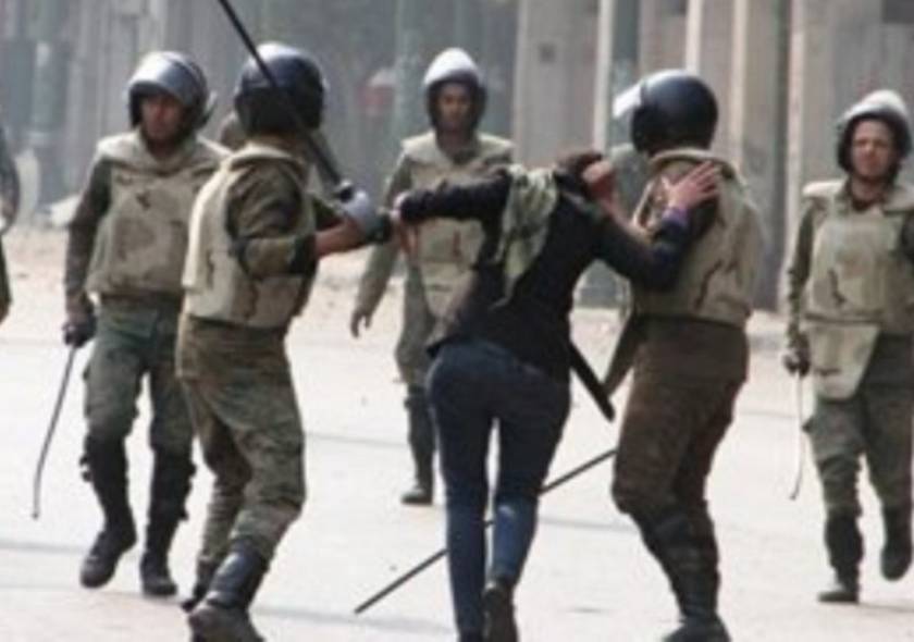 Οι δυνάμεις ασφαλείας της Αιγύπτου  χτυπούν ανελέητα τους διαδηλωτές