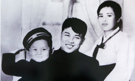 Kim-Jong-il-with-his-fath