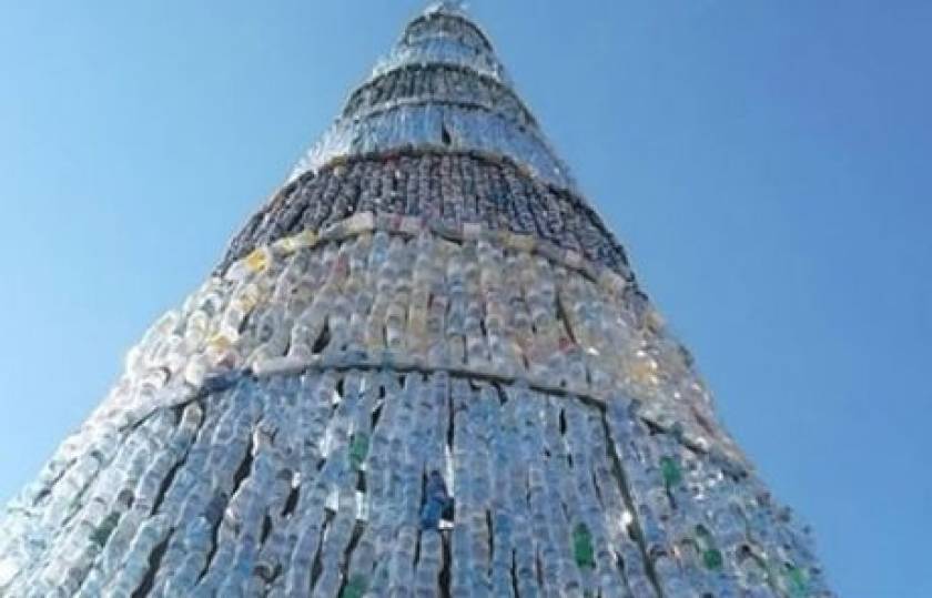 Χριστουγεννιάτικο δέντρο από ανακυκλώσιμα υλικά στην Κύπρο