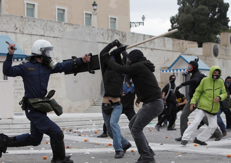 pb-111206-greece-protests-04