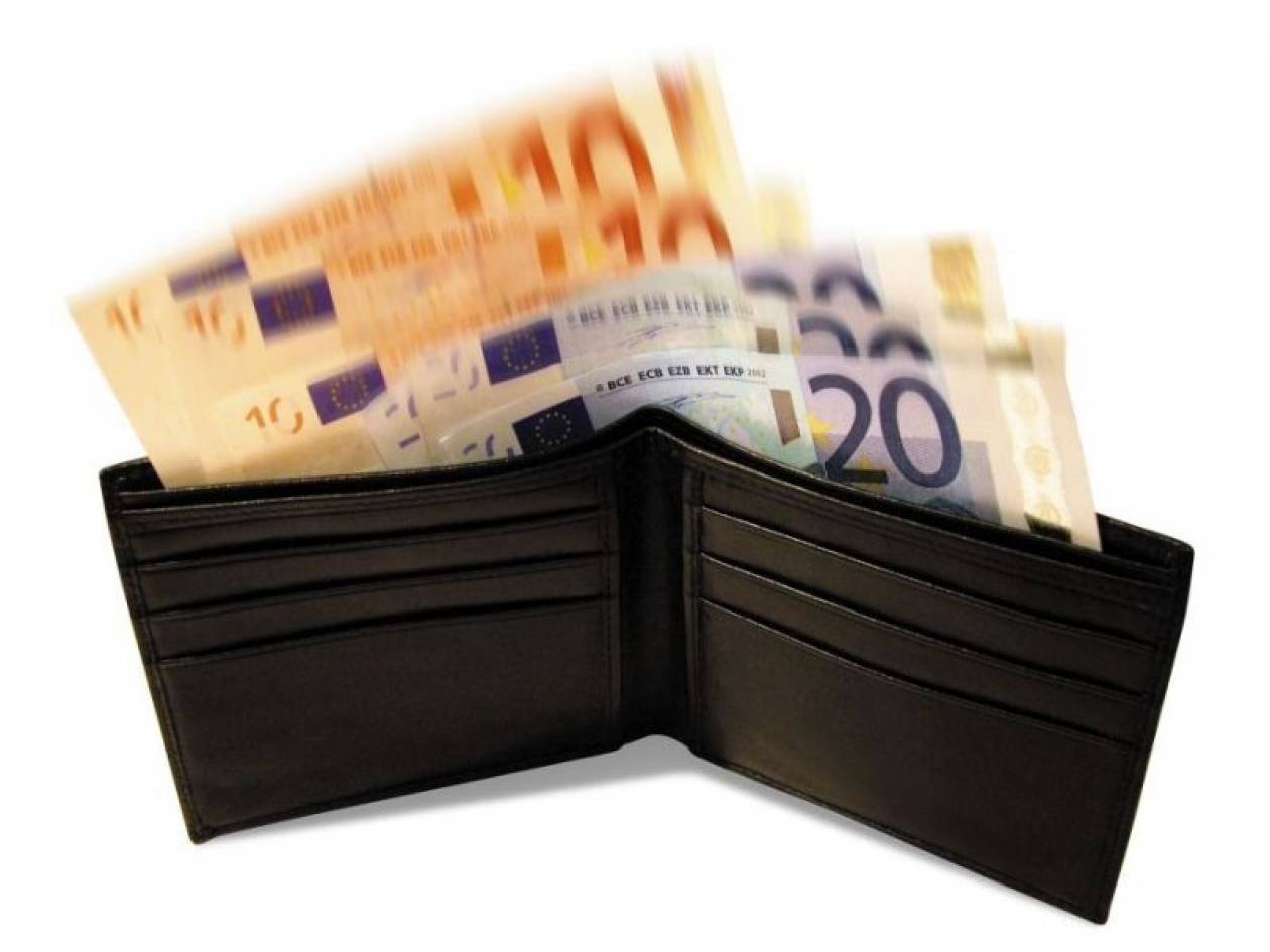 Μαθητής βρήκε και παρέδωσε πορτοφόλι με 3000 ευρώ