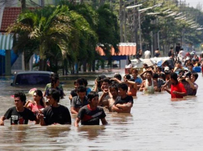 Eκατοντάδες  οι νεκροί από τις πλημμύρες της Ταϊλάνδης