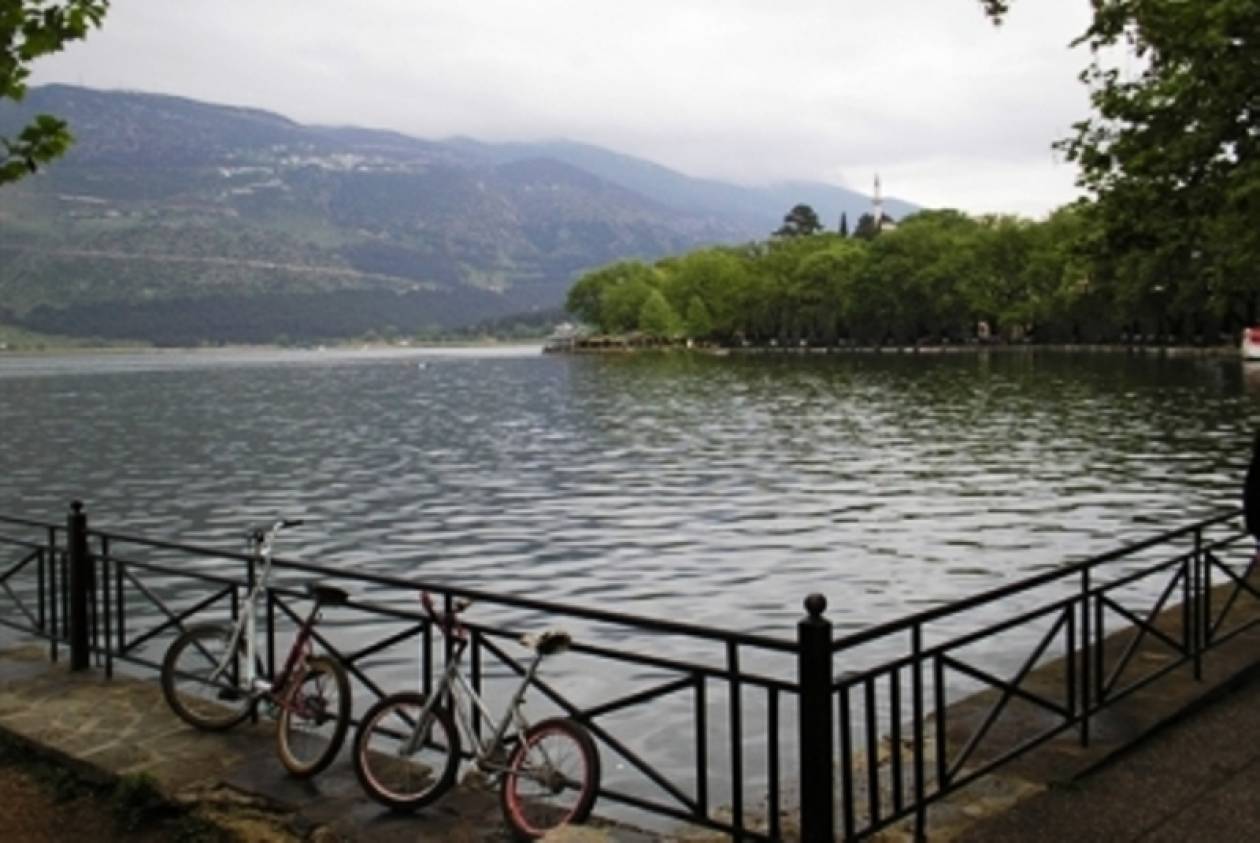 Ιωάννινα: Οι Paguristas καθαρίζουν τη λίμνη