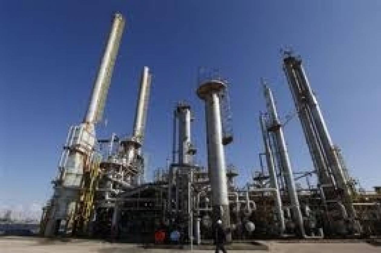 Η Λιβύη επανεξετάζει τα συμβόλαια στον πετρελαϊκό τομέα