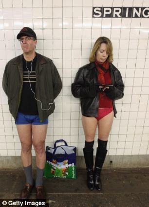 Χωρίς παντελόνια στο Μετρό του Λονδίνου 