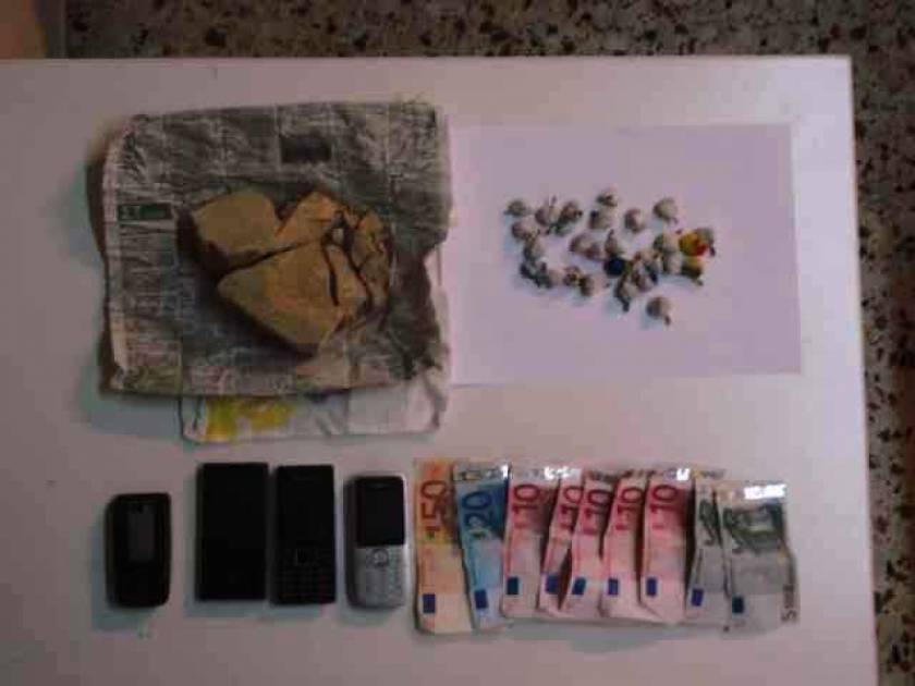 Συλλήψεις στη Παιανία για ναρκωτικά