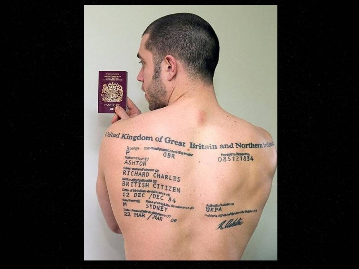 Τατουάζ στην πλάτη το…διαβατήριο