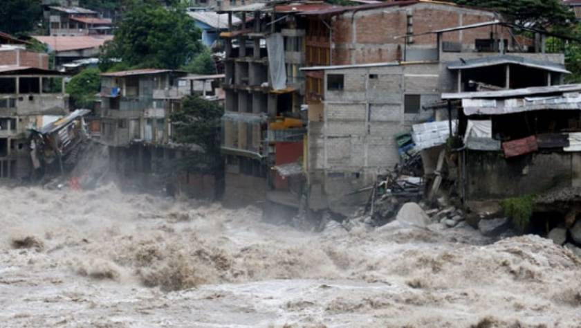 Φονικές πλημμύρες σαρώνουν το Περού
