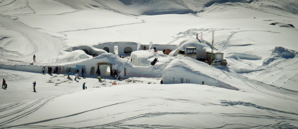 Ένα ξενοδοχείο φτιαγμένο από χιόνι