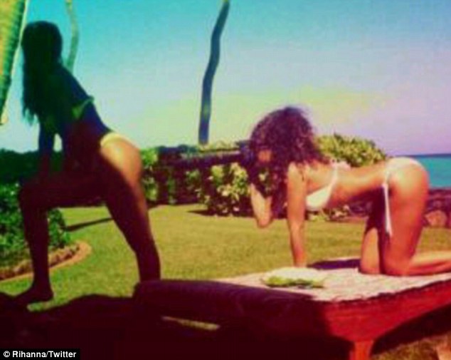 Rihanna-Hot-Bikini-Photos
