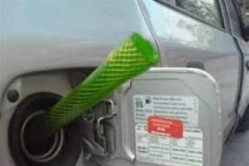 Κλέβουν ακόμα και βενζίνη από αυτοκίνητα