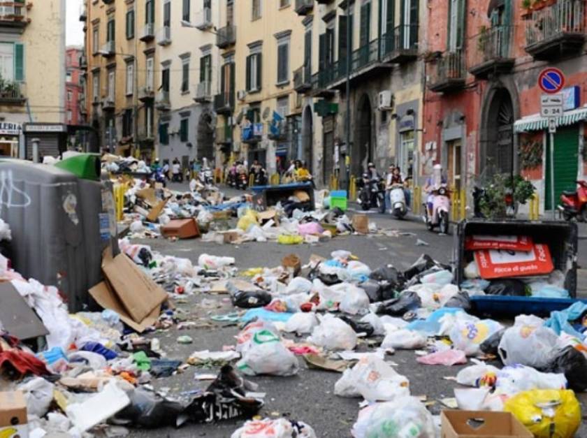 Η Νάπολη  συνεχίζει να «παλεύει»  για το θέμα των σκουπιδιών